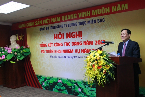 Đồng chí Phạm Tấn Công - Phó Bí thư Thường trực Đảng ủy Khối Doanh nghiệp Trung ương phát biểu tại Hội nghị